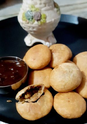 मूंग दाल मिनी कचौड़ी (Moong dal mini kachori recipe in hindi) रेसिपी मुख्य फोटो