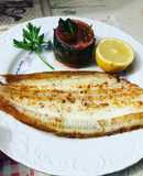 Lenguado a la plancha con guarnición de tomate espinacas y aderezo de VIDALIM