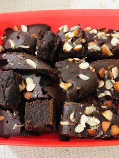 एगलेस चॉकलेट ब्राउनी (Eggless chocolate brownie recipe in hindi) रेसिपी मुख्य फोटो