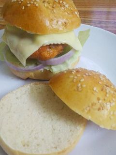 சிக்கன் பர்கர் (Chicken burger recipe in tamil) செய்முறை முக்கிய புகைப்படம்