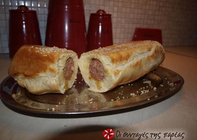 κύρια φωτογραφία συνταγής Ρολό με λουκάνικα (Ελληνικό hot dog)