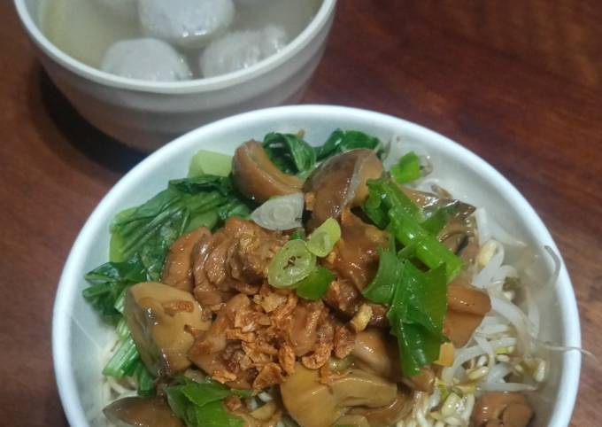 Resep Mie ayam baso oleh tommy wiriadi putra - Cookpad