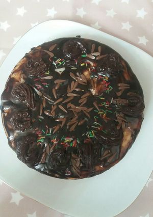 عکسی از دستور کیک وانیلی روی گاز با روکش گاناش
