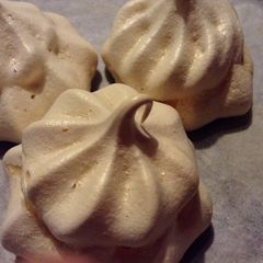 A picture of Meringue Cookies.