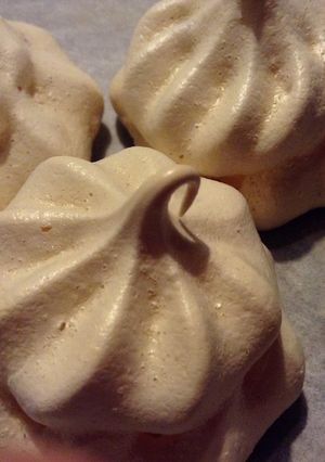 A picture of Meringue Cookies.