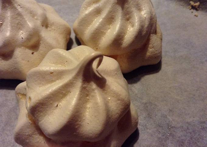 How to Prepare Speedy Meringue Cookies