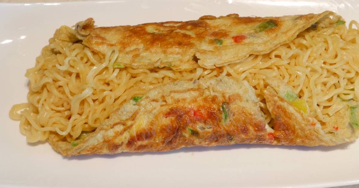 Noodles omelette (Egg noodles omelette) Recipe by Rukia Laltia Cookpad