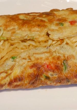 A picture of Noodles omelette (Egg noodles omelette).