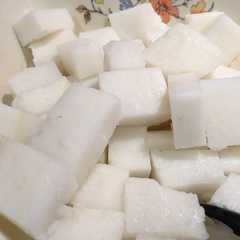 A picture of Lontong (Rice Cake).