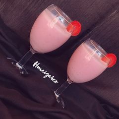 A picture of Strawberry smoothie.