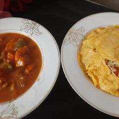 A picture of Chicken jalfrezi with vegetable fried rice.