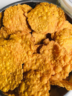 કડક મસાલા પૂરી (Kadak Masala Poori Recipe In Gujarati) રેસીપી મુખ્ય ફોટો