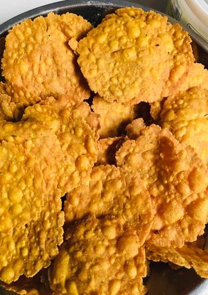 કડક મસાલા પૂરી (Kadak Masala Poori Recipe In Gujarati) રેસીપી મુખ્ય ફોટો