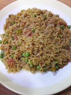 मसाला मैगी (Masala Maggi recipe in Hindi) रेसिपी मुख्य फोटो
