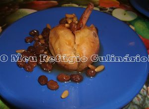 Foto de Maçã Assada Com Aroma de Licor Beirão, Uvas Passas e Pinhões - FussionCook,