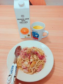 รูปของ สปาเก็ตตี้เบค่อนผัดเนยกระเทียม ฉบับนศ. ต่างแดน