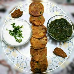 A picture of Mini achari parantha.