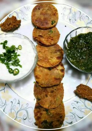 A picture of Mini achari parantha.