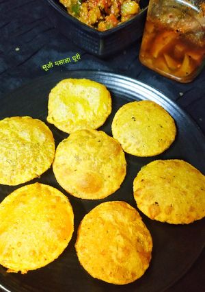 सूजी मसाला पूरी(suji masala puri recipe in hindi) रेसिपी मुख्य फोटो
