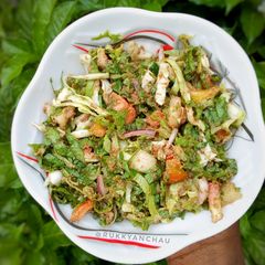 A picture of Local lettuce salad🥗.