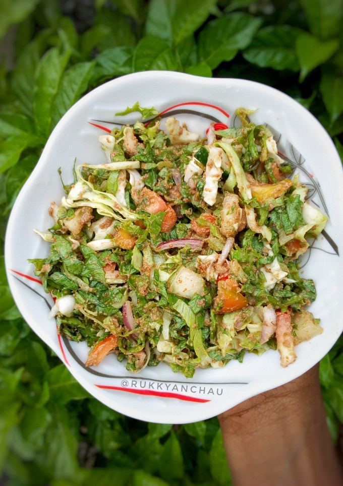 A picture of Local lettuce salad🥗.