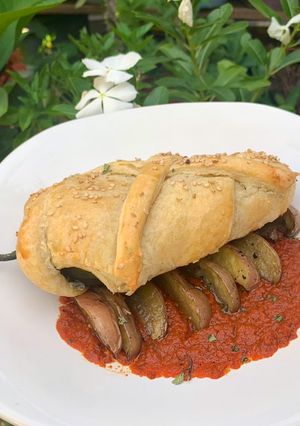 Una foto de Rollo de chile poblano hojaldrado