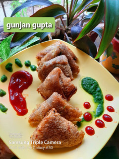इंस्टेंट ब्रेड समोसे (Instant bread samosa recipe in Hindi) रेसिपी मुख्य फोटो
