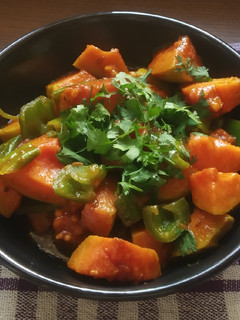 જમરુખ કેપ્સીકમ મરચા નું શાક (Guava Capsicum Marcha Shak Recipe In Gujarati) રેસીપી મુખ્ય ફોટો