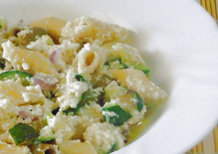 Pasta Fredda con Zucchine, Ricotta, Cipollotto Rosso ed Olive Verdi