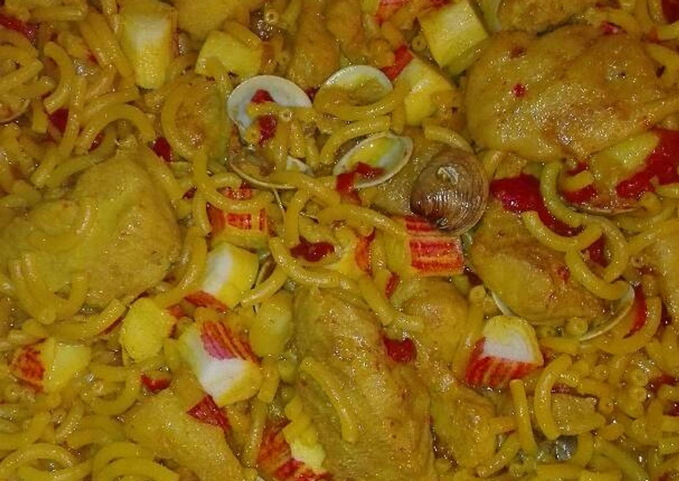 Fideuá de cazon y chirlas