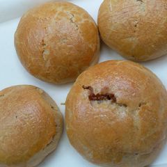 A picture of Stuff meat bun.
