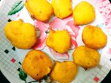 स्ट्रीट स्टाइल आलू की पकोड़े (Street style aloo ki pakodi recipe in hindi)