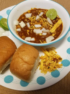 A picture of Misal Pav.