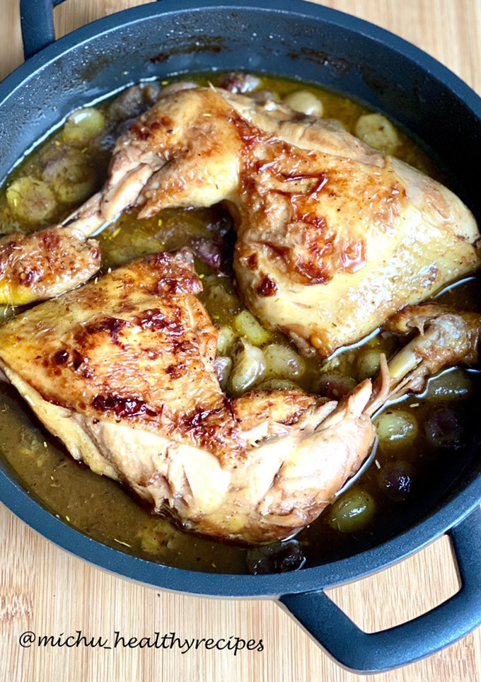 Una foto de Pollo asado con uvas