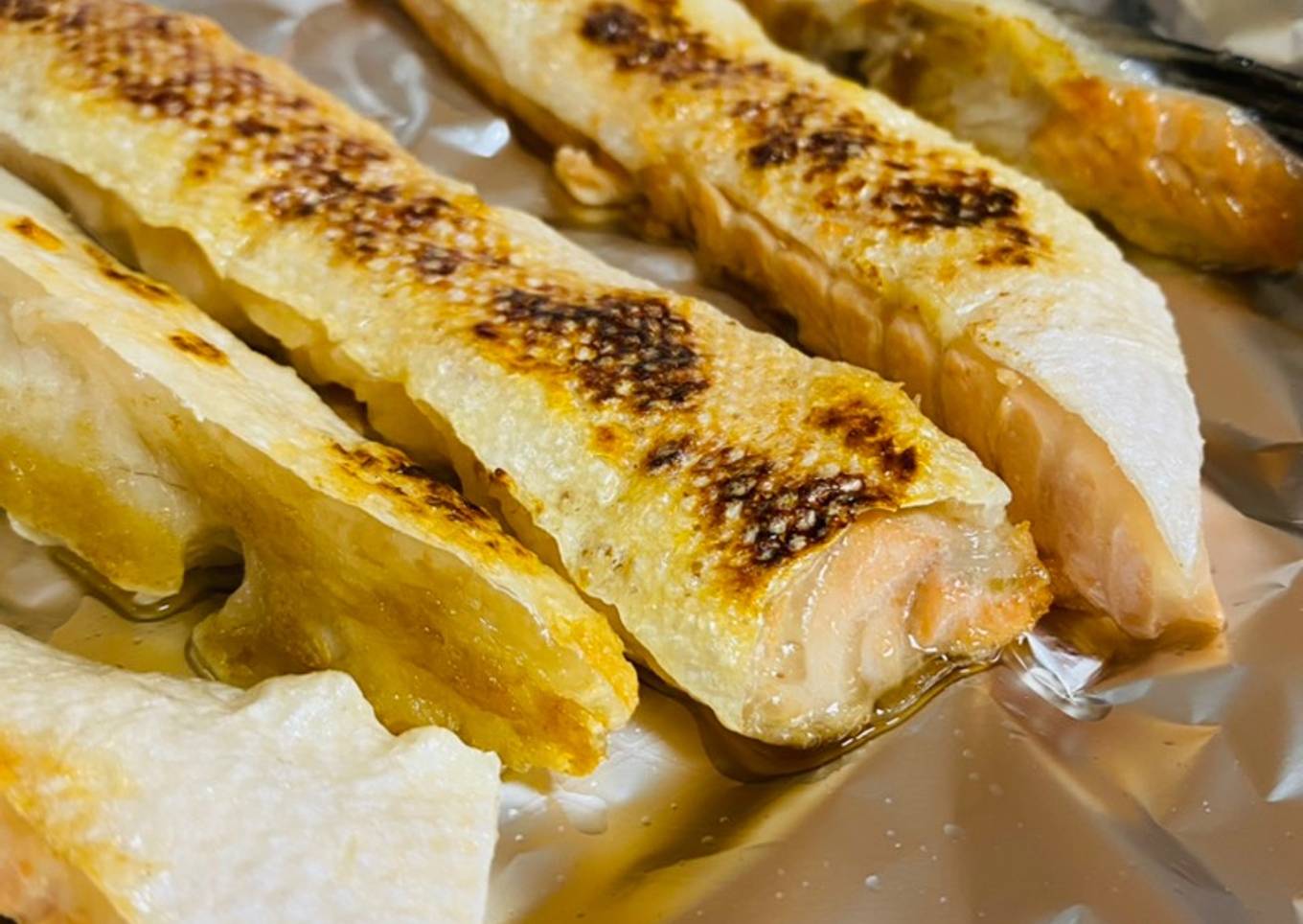 â€œGrilledâ€ Salmon belly on stove