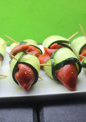 Foto principal de Pimientos del piquillo rellenos, envueltos en pepino