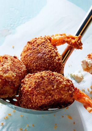 Una foto de Camarones Fritos Envueltos en Papa