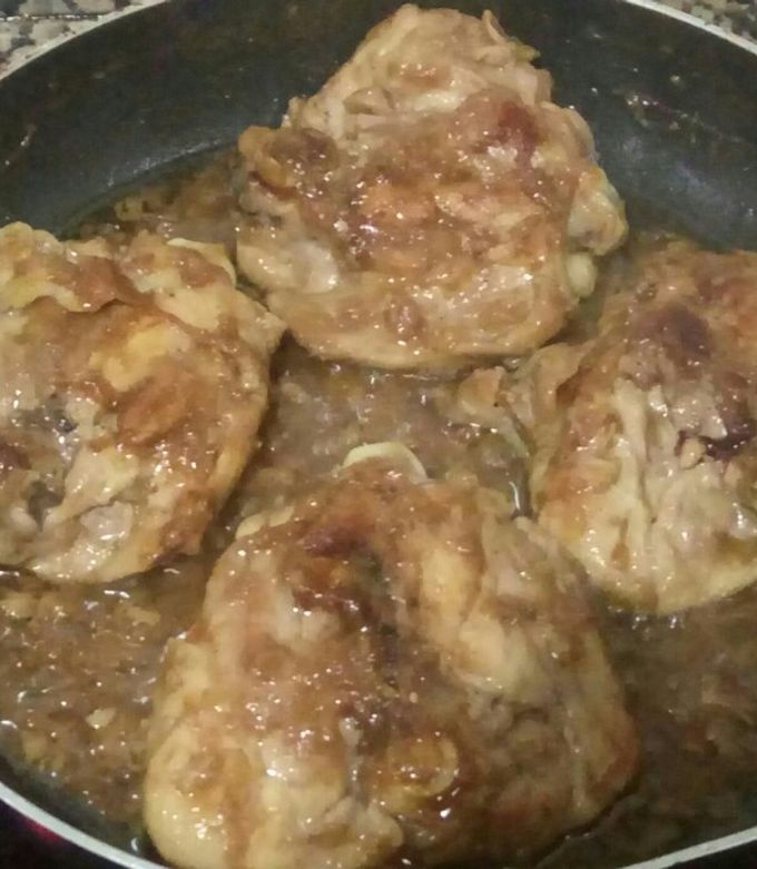 Foto principal de Contramuslos de pollo encebollados