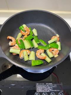 蝦仁炒小黃瓜 的食譜成品照片