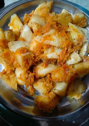 A picture of Carrot tomato fried idli.