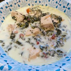 A picture of Crockpot Creamy Spinach Chicken 🐔Soup 🥣.