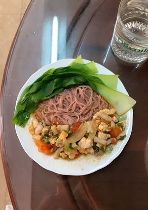 Hình của món Mì gạo lứt + ức gà (eatclean).