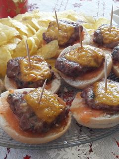 Una foto de Mini hamburguesas con cebollino y eneldo