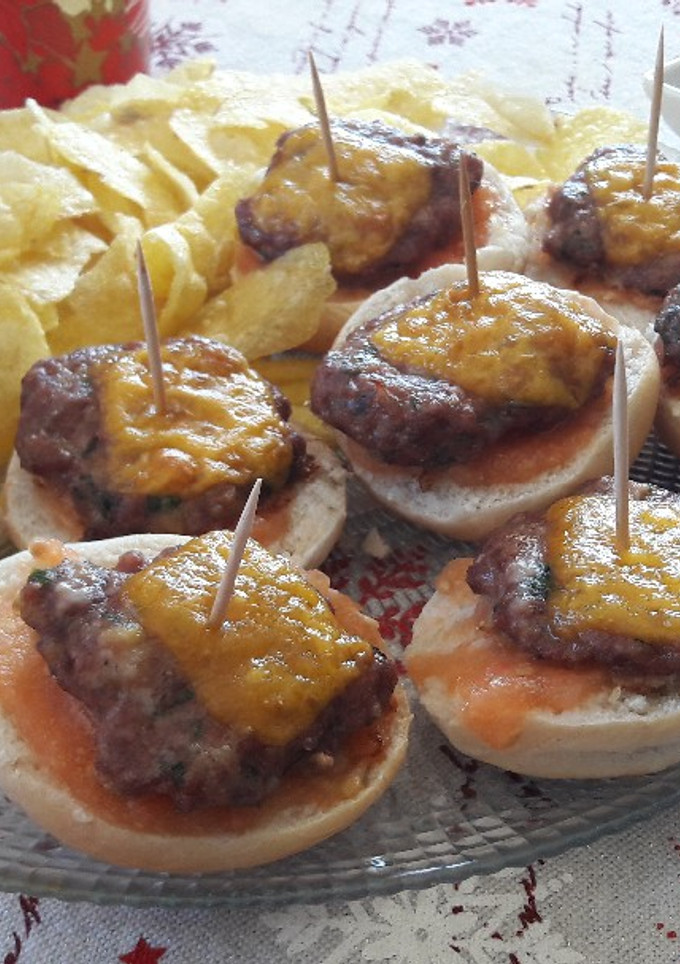 Una foto de Mini hamburguesas con cebollino y eneldo