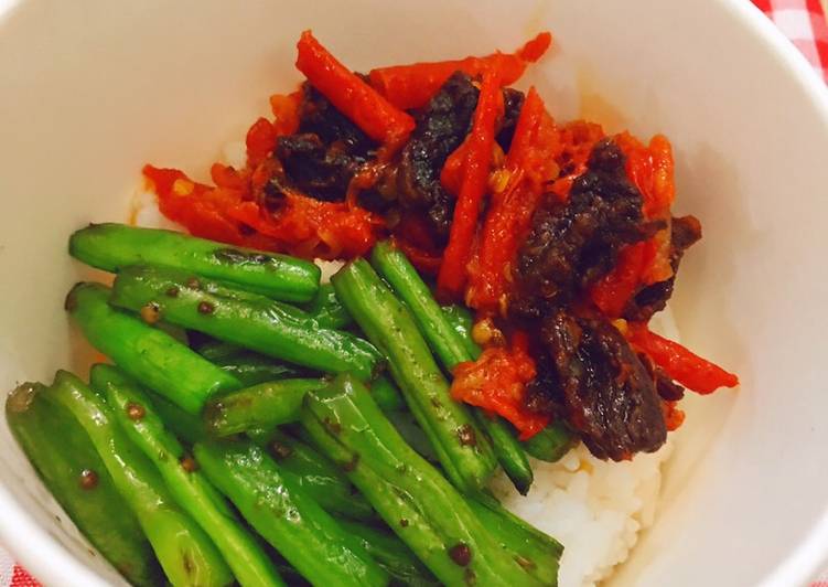 Balado Dendeng Kering
Tumis Buncis Gurih