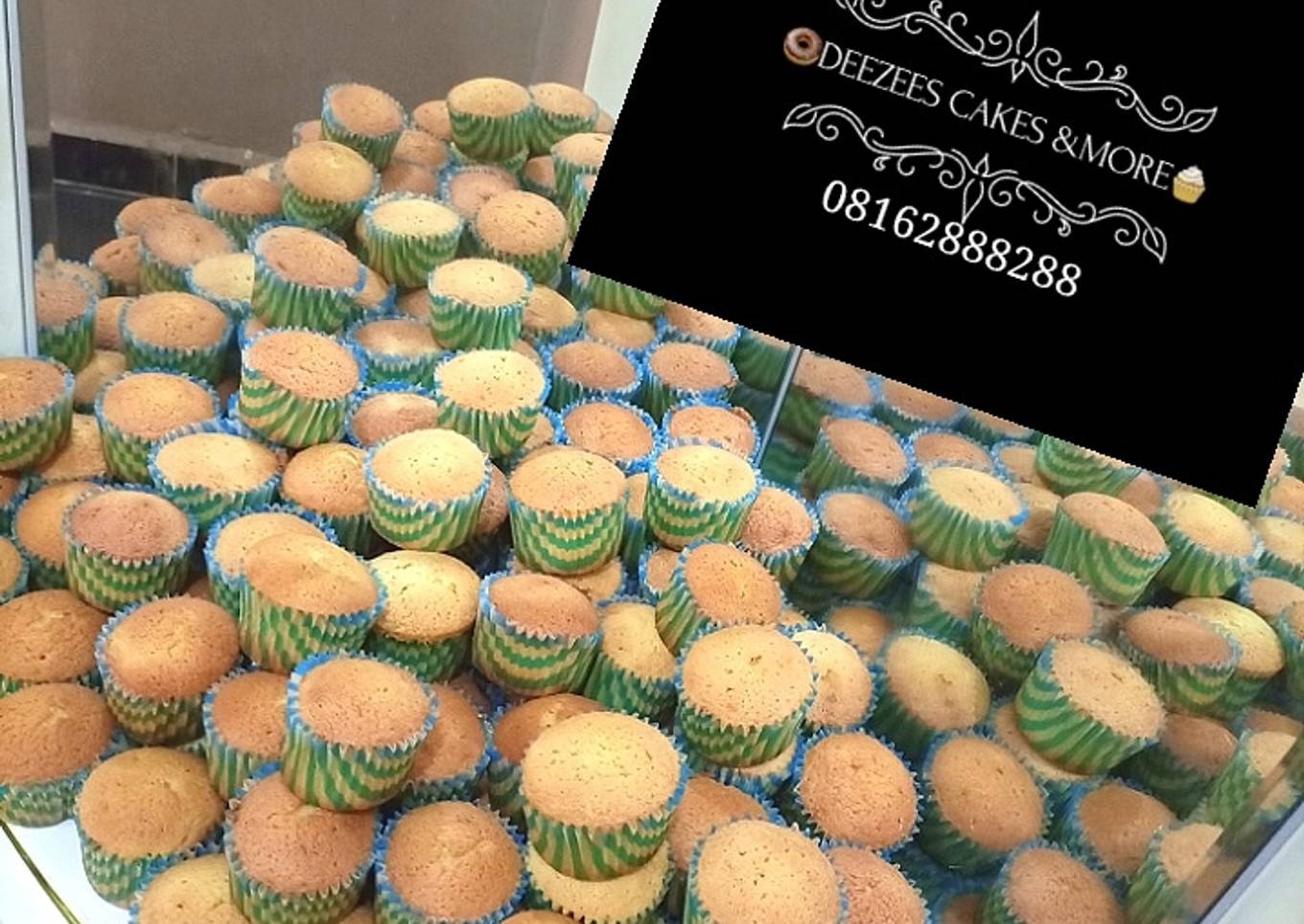 100 PCs vanilla cup cakes