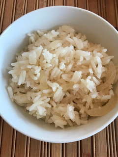 Una foto de Arroz con cebolla