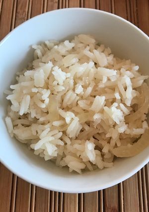 Una foto de Arroz con cebolla