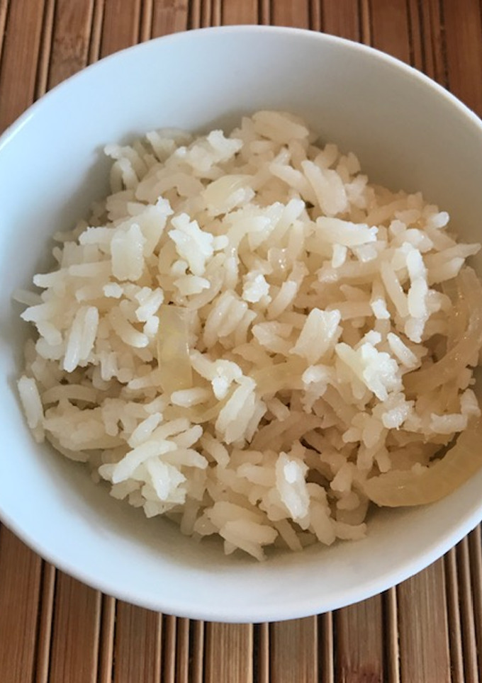 Una foto de Arroz con cebolla