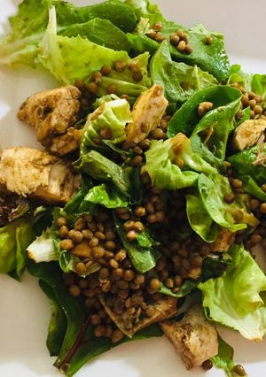 Una foto de Ensalada con pollo